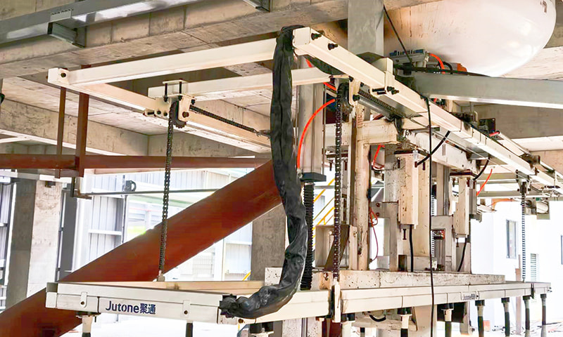 Lyft hällarmsapparat